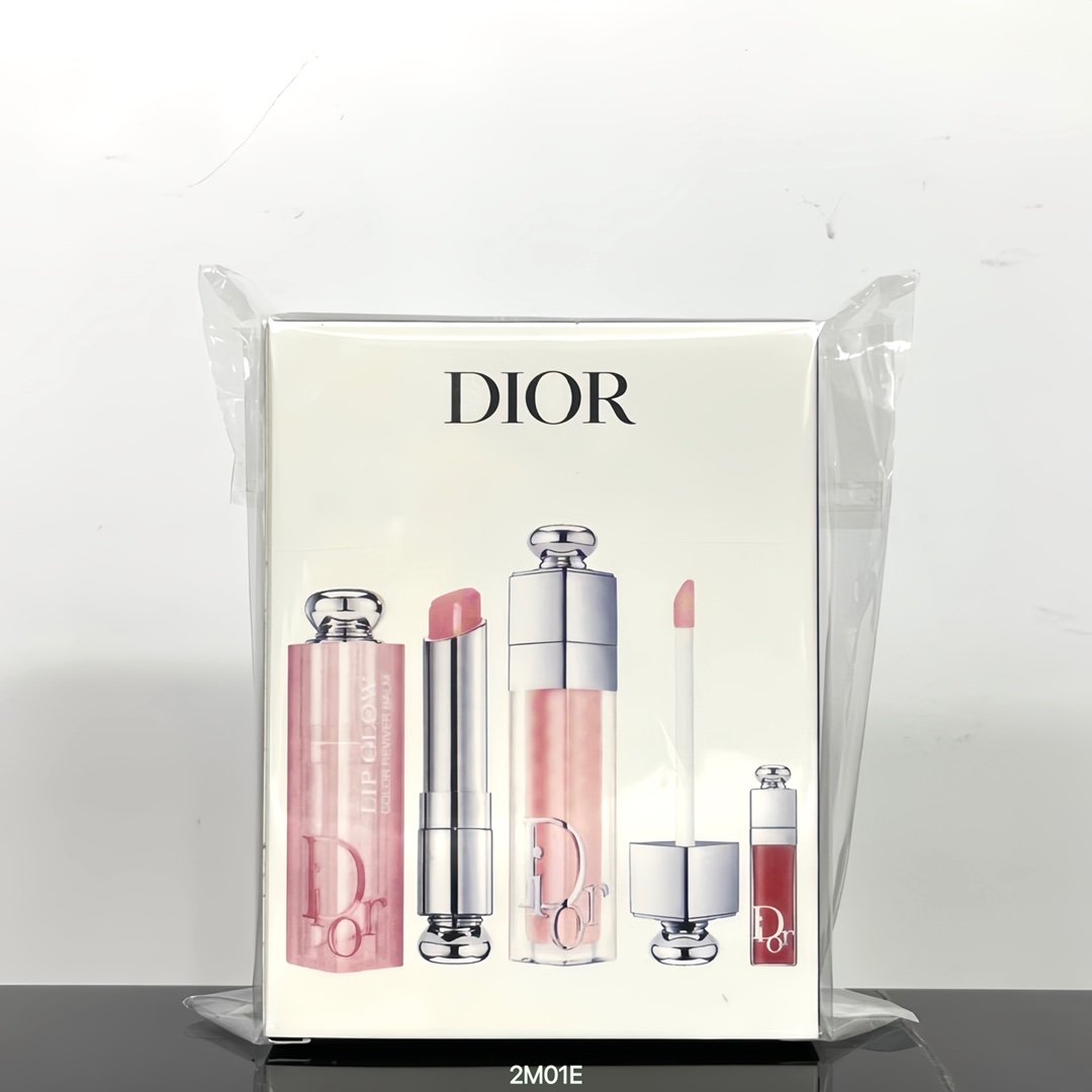 Dior lip glaze, lipstick and lip gloss three-piece set! Color number: full-size color-changing lip balm 001#, lip gloss 001#, sample Dior lip gloss 038#.