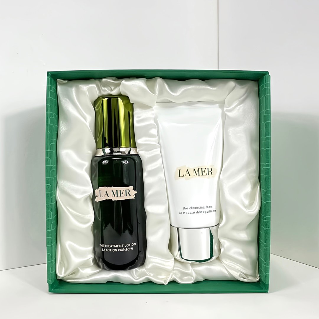 La Mer Two-Piece Set🔜Contains: La Mer Essential Water 150ml + La Mer Purifying Cleanser 125ml