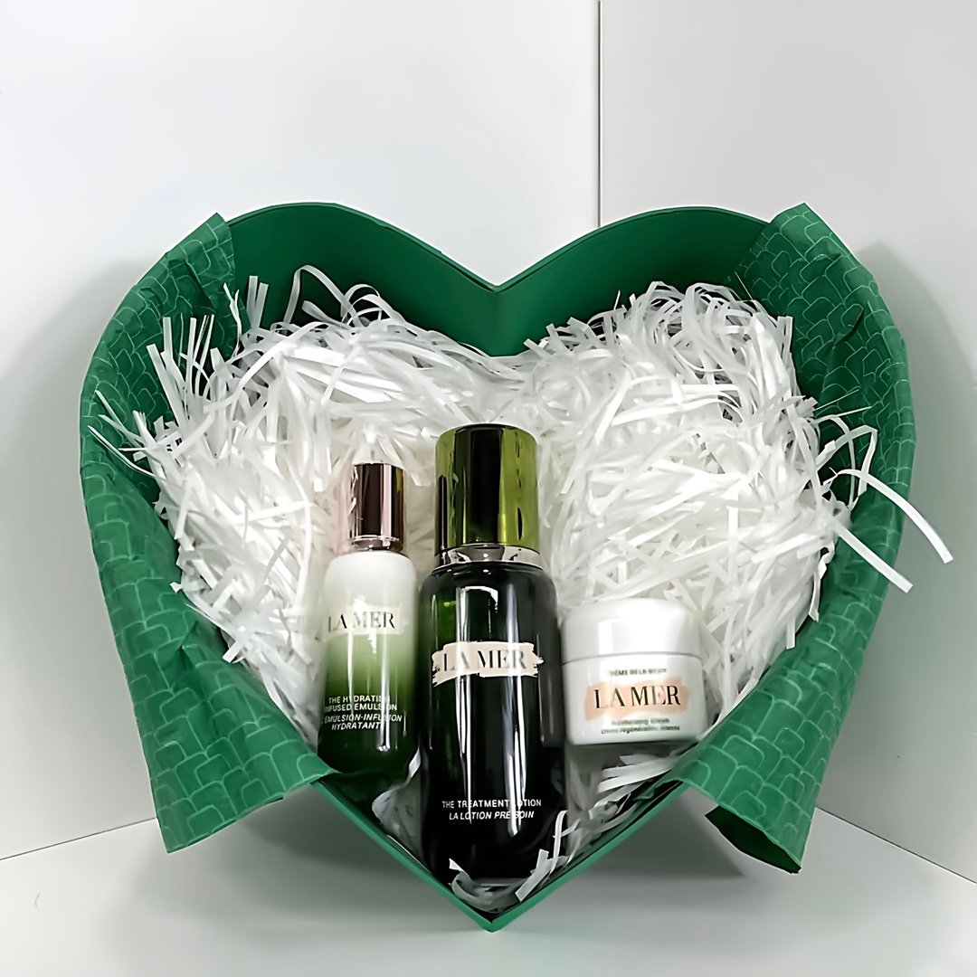 La Mer Love Three-piece Set ️Contains: Essence Water 150ml + Essence Lotion 50ml + Cream 30ml