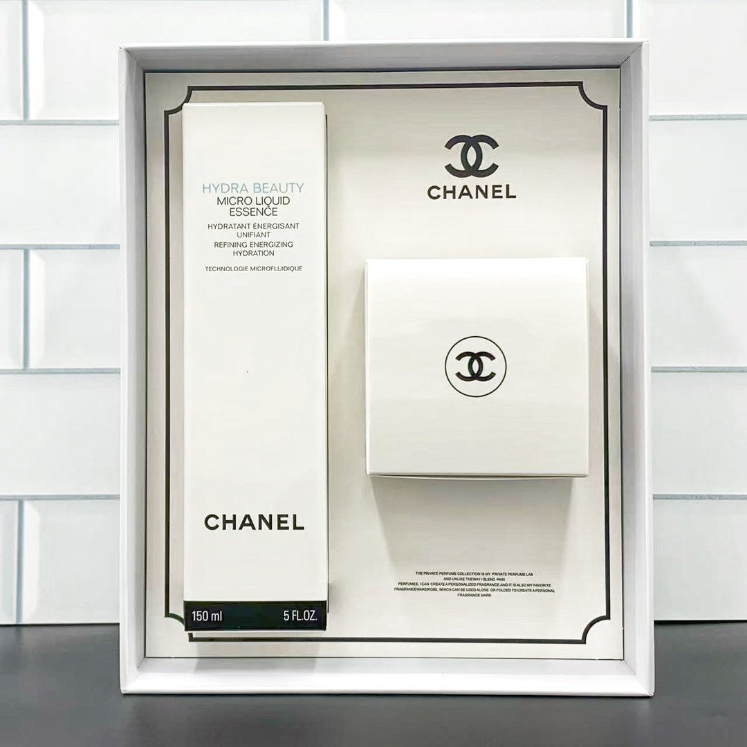 Chanel Camellia Moisturizing Star 2-piece set contains: Essence Cream 50g, Moisturizing Micro Essence Water 150ml