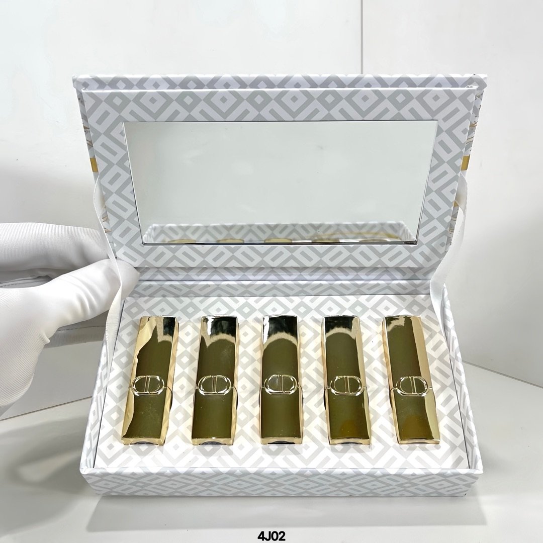 Dior Gold Tube Lipstick Sample 5-piece Set! Contains: 1.5g*5. Color Numbers: 999#, 284#, 374#, 994#, 777#.