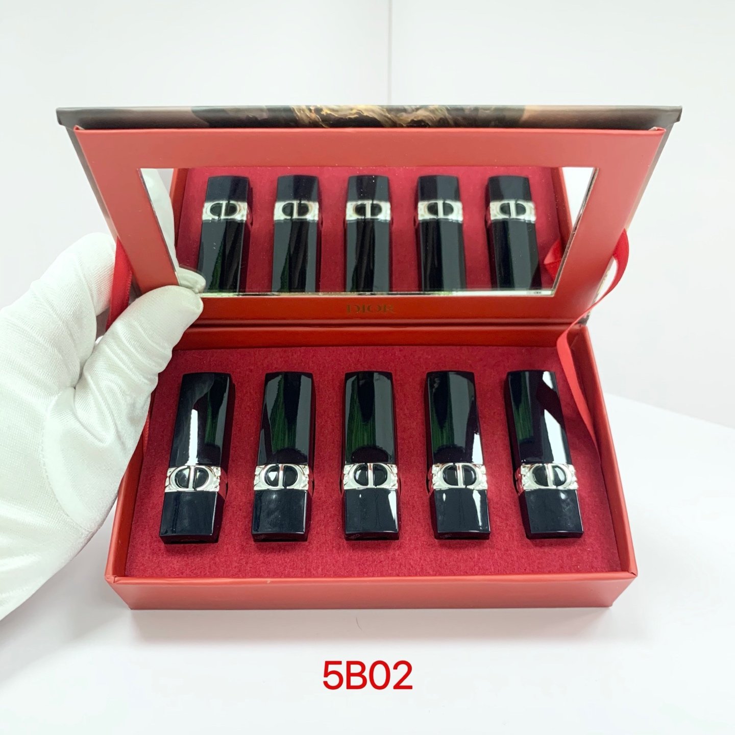 Dior Nezha Blue Gold Lipstick Sample 5-piece Set! Contains: 1.5g*5. Contains: 999 velvet + 720 velvet + 777 velvet + 772 velvet + 888 matte